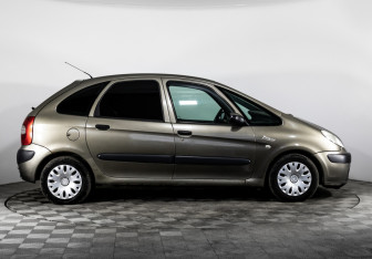 Подержанный автомобиль Citroen Xsara Picasso 2008 года (4 фото)