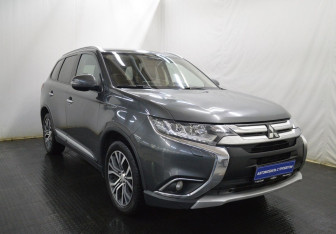 Подержанный автомобиль Mitsubishi Outlander 2015 года (3 фото)