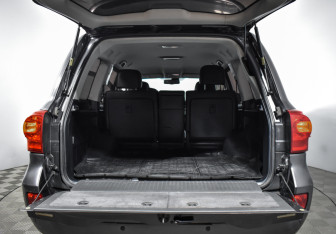Подержанный автомобиль Toyota Land Cruiser Suv 2013 года (22 фото)