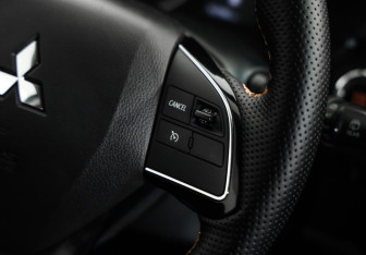 Подержанный автомобиль Mitsubishi Outlander 2019 года (11 фото)