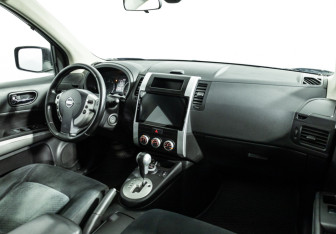 Подержанный автомобиль Nissan X-Trail 2013 года (9 фото)