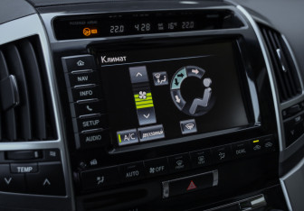 Подержанный автомобиль Toyota Land Cruiser Suv 2013 года (20 фото)