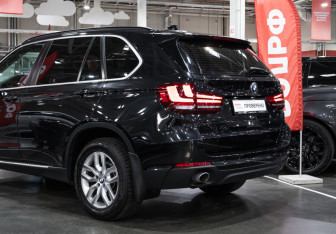 Подержанный автомобиль BMW X5 2015 года (12 фото)