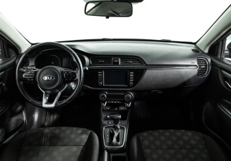Подержанный автомобиль Kia Rio Hatchback 2018 года (13 фото)