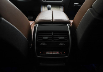 Подержанный автомобиль BMW X5 2018 года (12 фото)