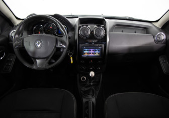 Подержанный автомобиль Renault Duster 2016 года (9 фото)