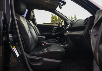 Подержанный автомобиль Toyota RAV4 2012 года (26 фото)