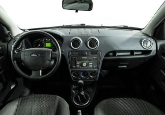 Подержанный автомобиль Ford Fusion 2011 года (13 фото)