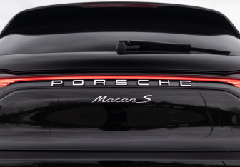 Подержанный автомобиль Porsche Macan 2021 года (16 фото)
