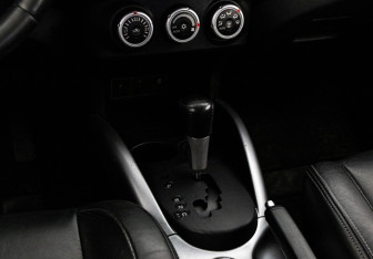 Подержанный автомобиль Mitsubishi Outlander 2007 года (11 фото)