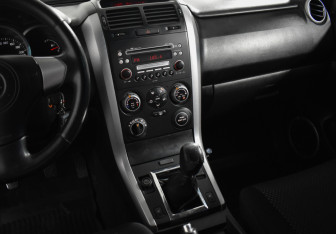 Подержанный автомобиль Suzuki Grand Vitara 2006 года (16 фото)