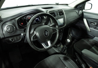 Подержанный автомобиль Renault Logan Sedan 2021 года (11 фото)