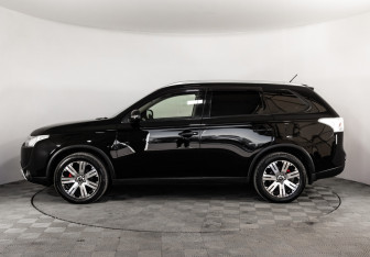 Подержанный автомобиль Mitsubishi Outlander 2014 года (8 фото)