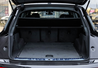 Подержанный автомобиль Audi Q7 2016 года (36 фото)