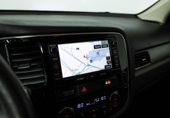 Подержанный автомобиль Mitsubishi Outlander 2013 года (16 фото)