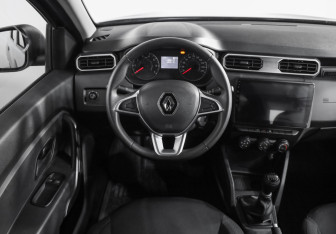 Подержанный автомобиль Renault Duster 2021 года (11 фото)