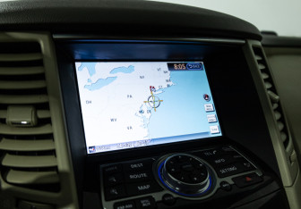 Подержанный автомобиль Infiniti QX70 2016 года (19 фото)