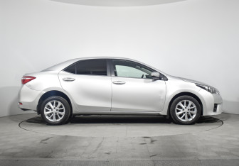 Подержанный автомобиль Toyota Corolla Sedan 2014 года (4 фото)