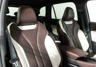 Подержанный автомобиль Geely Monjaro 2023 года (26 фото)