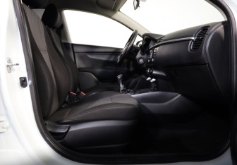 Подержанный автомобиль Kia Rio Sedan 2017 года (19 фото)