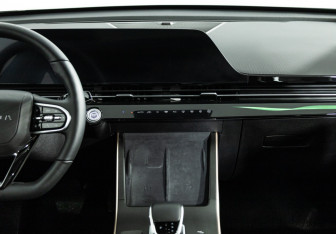 Подержанный автомобиль Omoda C5 2023 года (14 фото)