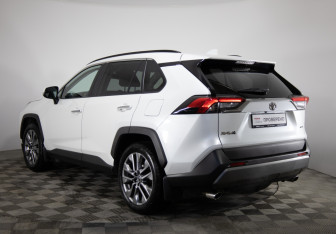 Подержанный автомобиль Toyota RAV4 2019 года (7 фото)