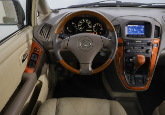 Подержанный автомобиль Lexus RX 2002 года (10 фото)