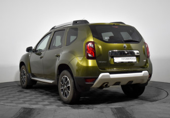 Подержанный автомобиль Renault Duster 2017 года (7 фото)