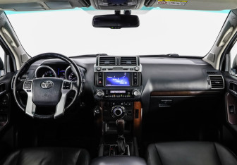 Подержанный автомобиль Toyota Land Cruiser Prado 2014 года (12 фото)