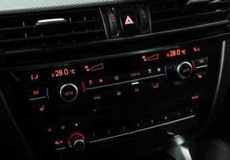 Подержанный автомобиль BMW X6 2017 года (22 фото)