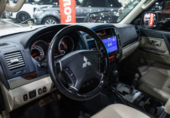 Подержанный автомобиль Mitsubishi Pajero 2021 года (11 фото)