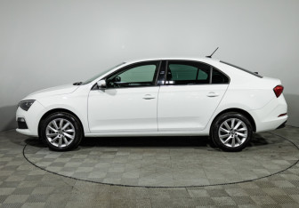 Подержанный автомобиль Skoda Rapid Liftback 2021 года (8 фото)