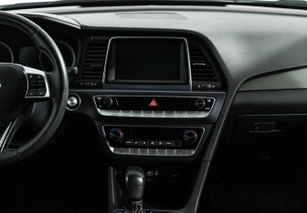 Подержанный автомобиль Hyundai Sonata 2019 года (14 фото)