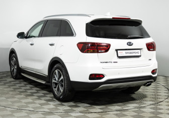 Подержанный автомобиль Kia Sorento 2018 года (7 фото)
