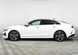 Подержанный автомобиль Kia K5 2022 года (8 фото)