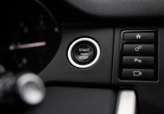 Подержанный автомобиль Land Rover Discovery Sport 2018 года (19 фото)