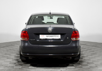 Подержанный автомобиль Volkswagen Polo Sedan 2010 года (6 фото)