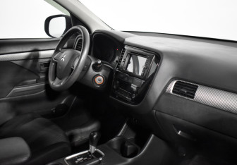 Подержанный автомобиль Mitsubishi Outlander 2013 года (13 фото)