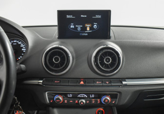 Подержанный автомобиль Audi A3 Sedan 2015 года (15 фото)