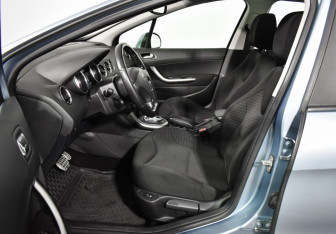 Подержанный автомобиль Peugeot 308 Hatchback 2011 года (10 фото)