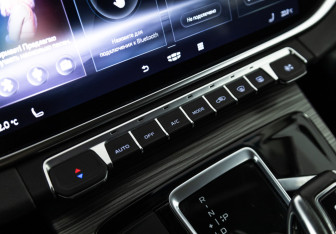 Подержанный автомобиль Geely Atlas Pro 2023 года (16 фото)