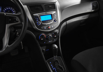 Подержанный автомобиль Hyundai Solaris Hatchback 2011 года (17 фото)