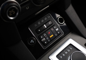 Подержанный автомобиль Land Rover Discovery 2012 года (23 фото)