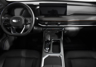 Подержанный автомобиль Geely Okavango 2023 года (17 фото)