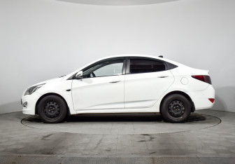 Подержанный автомобиль Hyundai Solaris Sedan 2015 года (8 фото)