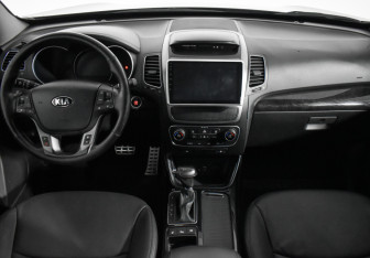 Подержанный автомобиль Kia Sorento 2015 года (14 фото)