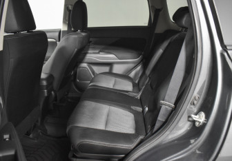 Подержанный автомобиль Mitsubishi Outlander 2016 года (11 фото)