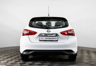 Подержанный автомобиль Nissan Tiida Hatchback 2015 года (6 фото)