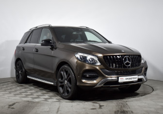 Подержанный автомобиль Mercedes-Benz GLE 2015 года (3 фото)