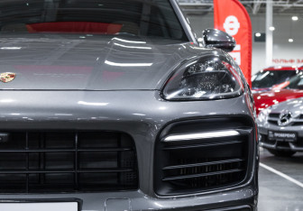 Подержанный автомобиль Porsche Cayenne 2020 года (6 фото)
